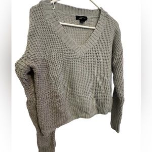 Urban heritage long sleeve grey knit sweater size S
